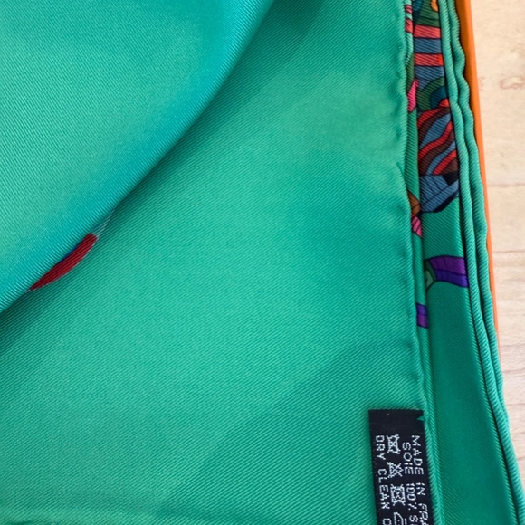Hermes "Voyage en Etoffes" Silk Scarf 90cm - Green - Picture 2 of 6